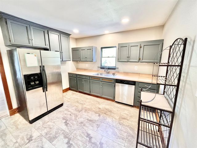 1530 W Woodard Street, Denison, TX 75020