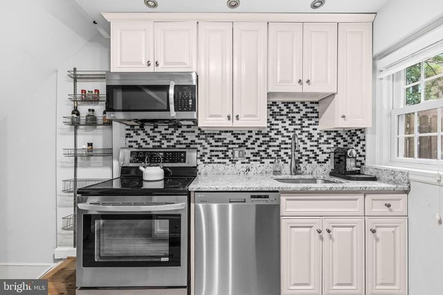 2909 S DINWIDDIE ST, Arlington, VA 22206