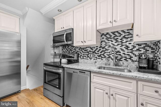 2909 S DINWIDDIE ST, Arlington, VA 22206