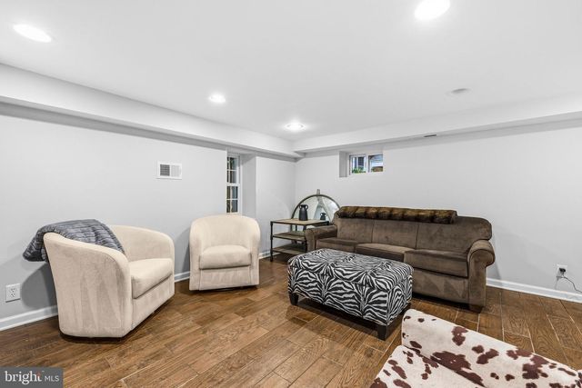 2909 S DINWIDDIE ST, Arlington, VA 22206