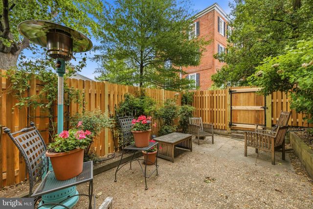 2909 S DINWIDDIE ST, Arlington, VA 22206