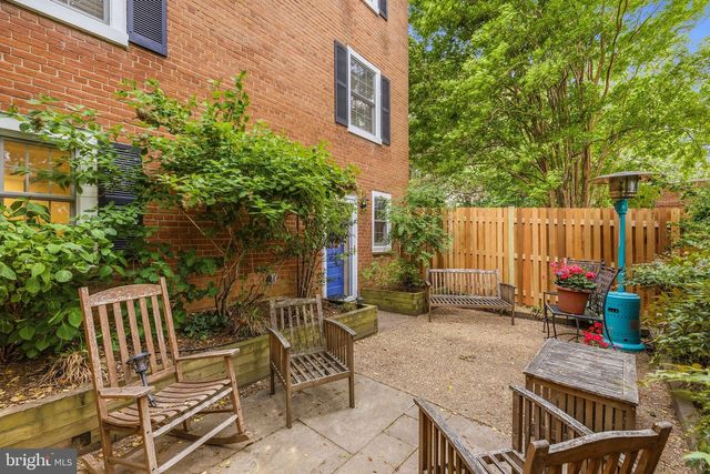2909 S DINWIDDIE ST, Arlington, VA 22206
