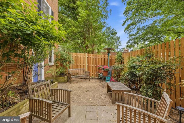 2909 S DINWIDDIE ST, Arlington, VA 22206