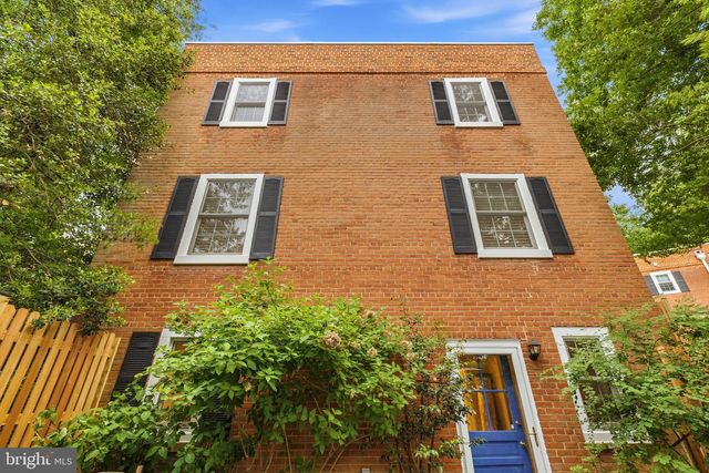 2909 S DINWIDDIE ST, Arlington, VA 22206