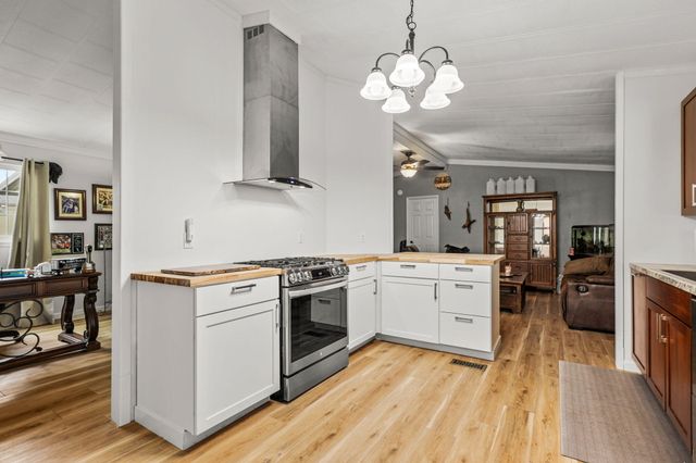 1077 Eagle Nest Road, Redding, CA 96003