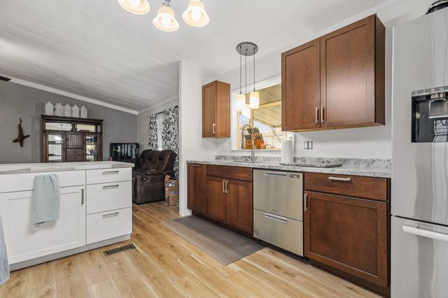 1077 Eagle Nest Road, Redding, CA 96003