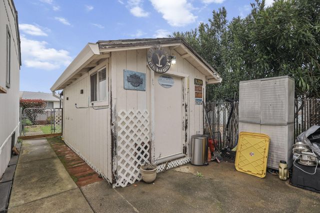 1077 Eagle Nest Road, Redding, CA 96003