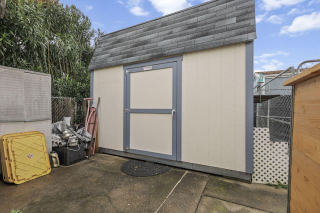 1077 Eagle Nest Road, Redding, CA 96003