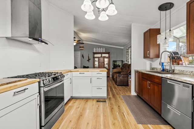 1077 Eagle Nest Road, Redding, CA 96003