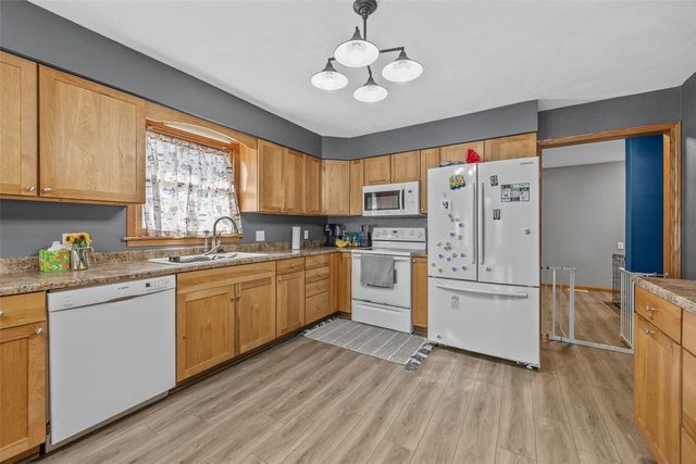 205 N 9th Avenue, Vinton, IA 52349