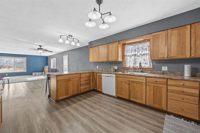 205 N 9th Avenue, Vinton, IA 52349