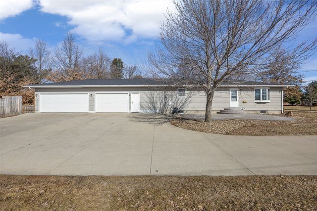 205 N 9th Avenue, Vinton, IA 52349