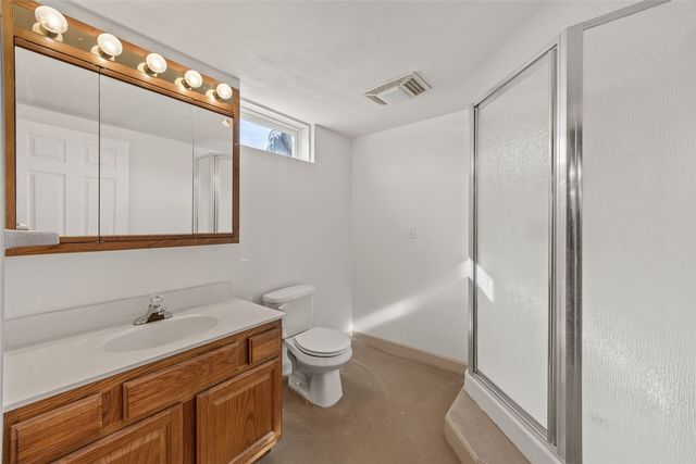 205 N 9th Avenue, Vinton, IA 52349