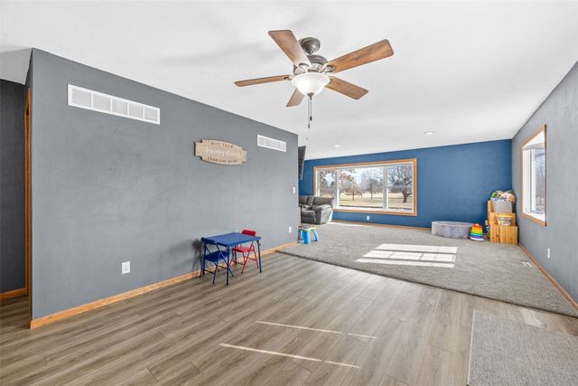 205 N 9th Avenue, Vinton, IA 52349