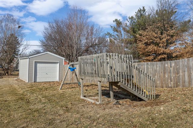 205 N 9th Avenue, Vinton, IA 52349