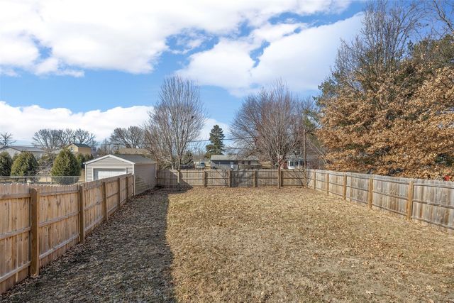 205 N 9th Avenue, Vinton, IA 52349