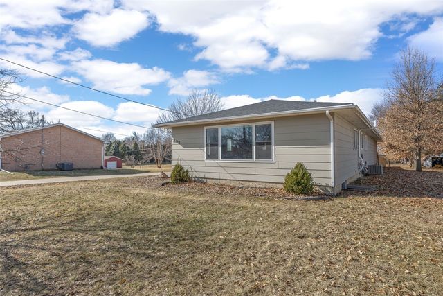 205 N 9th Avenue, Vinton, IA 52349