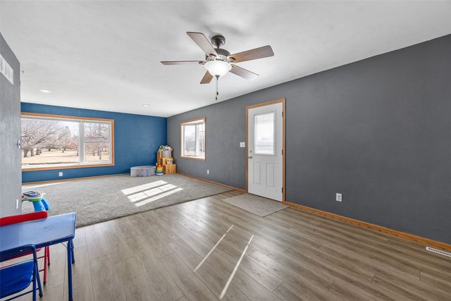 205 N 9th Avenue, Vinton, IA 52349