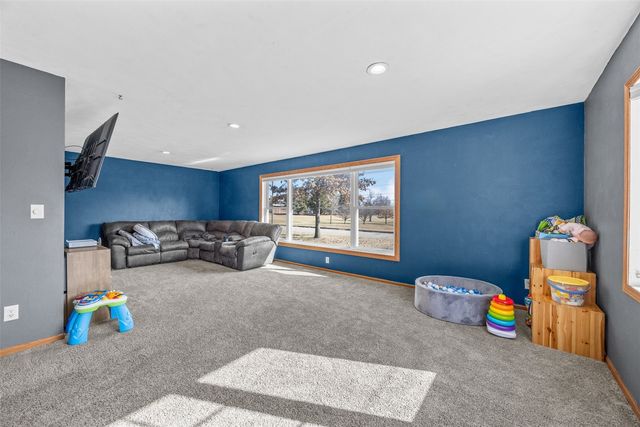 205 N 9th Avenue, Vinton, IA 52349