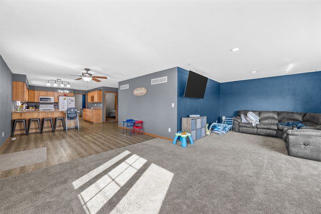 205 N 9th Avenue, Vinton, IA 52349