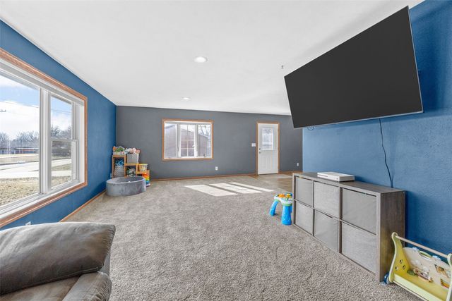 205 N 9th Avenue, Vinton, IA 52349