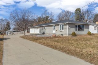 205 N 9th Avenue, Vinton, IA 52349