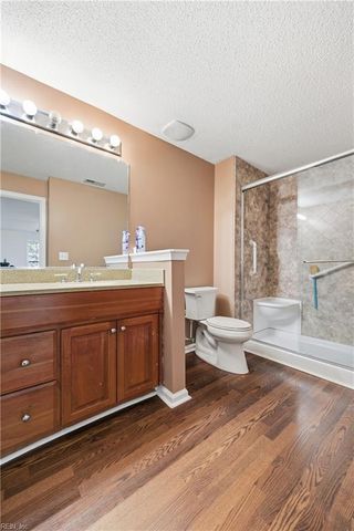 2463 Old Greenbrier RD # 1, Chesapeake, VA 23325