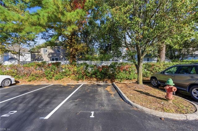 2463 Old Greenbrier RD # 1, Chesapeake, VA 23325