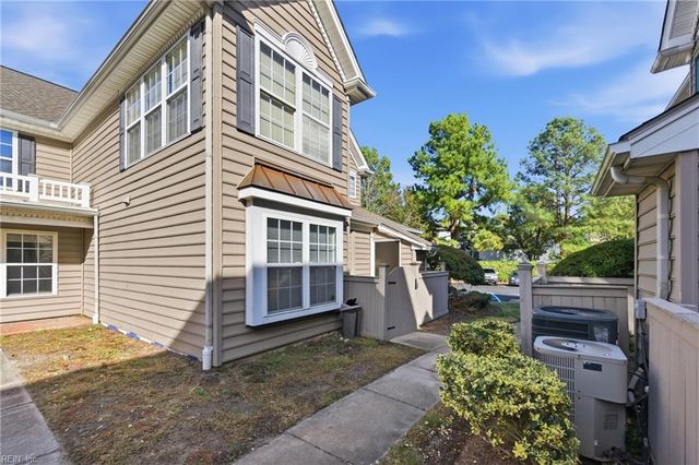 2463 Old Greenbrier RD # 1, Chesapeake, VA 23325