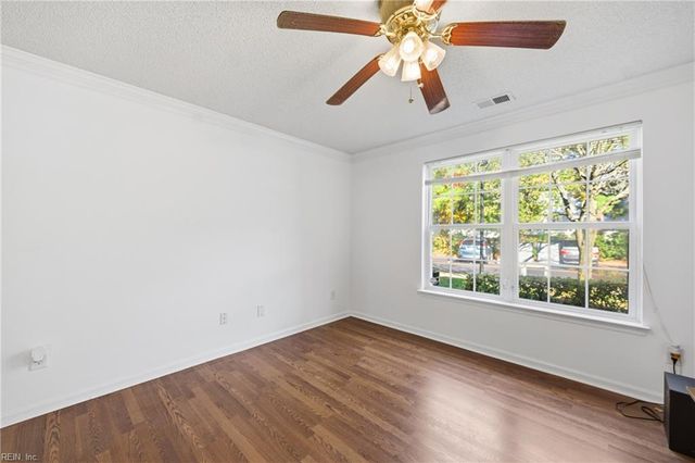 2463 Old Greenbrier RD # 1, Chesapeake, VA 23325