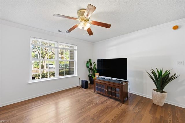 2463 Old Greenbrier RD # 1, Chesapeake, VA 23325