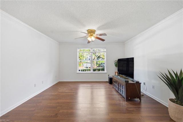 2463 Old Greenbrier RD # 1, Chesapeake, VA 23325