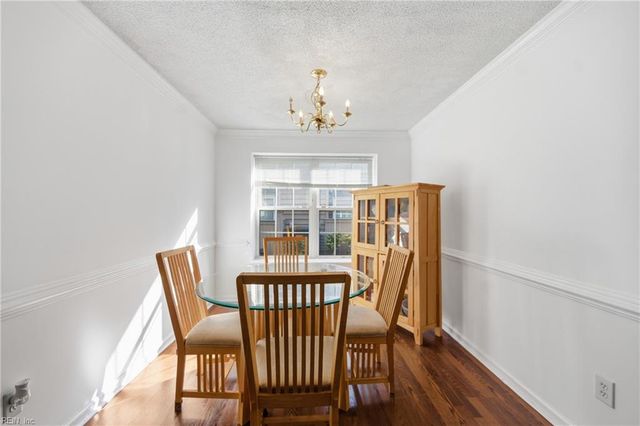 2463 Old Greenbrier RD # 1, Chesapeake, VA 23325