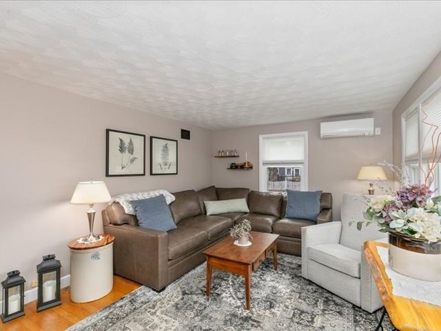 220 Burlington Ave, Wilmington, MA 01887