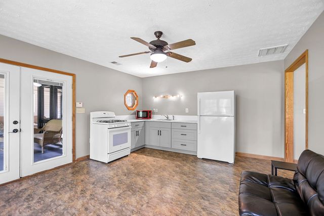 7525 Luthersville Road, Gay, GA 30218