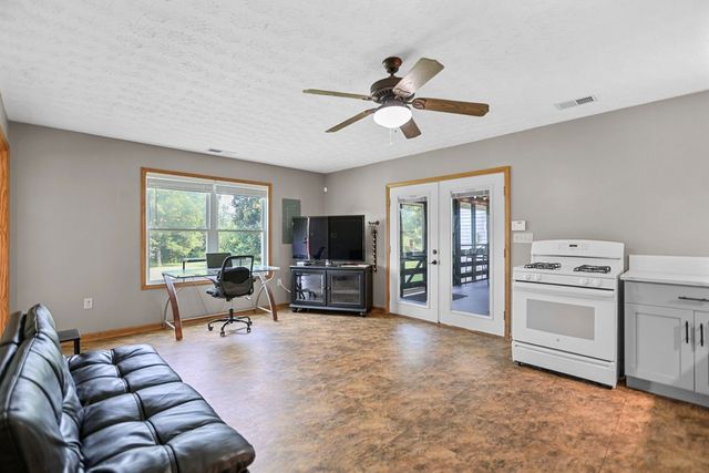 7525 Luthersville Road, Gay, GA 30218