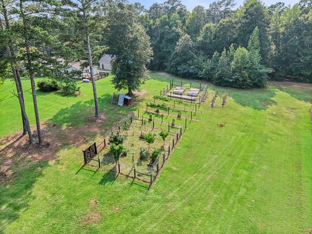 7525 Luthersville Road, Gay, GA 30218