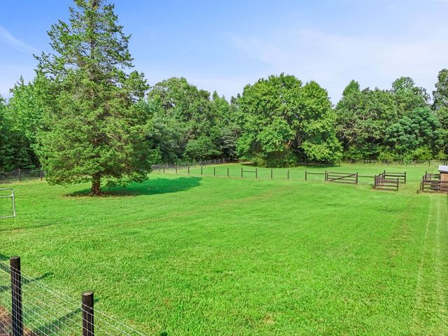 7525 Luthersville Road, Gay, GA 30218