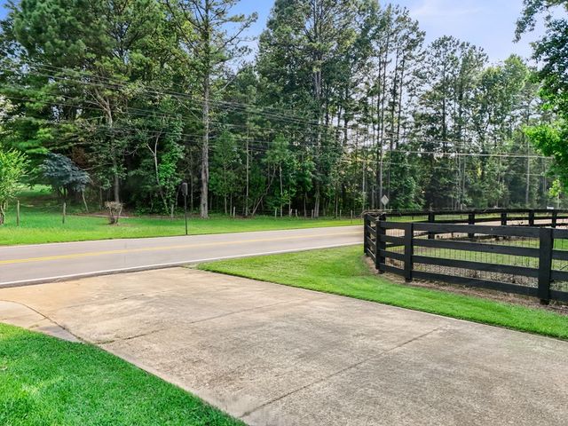 7525 Luthersville Road, Gay, GA 30218