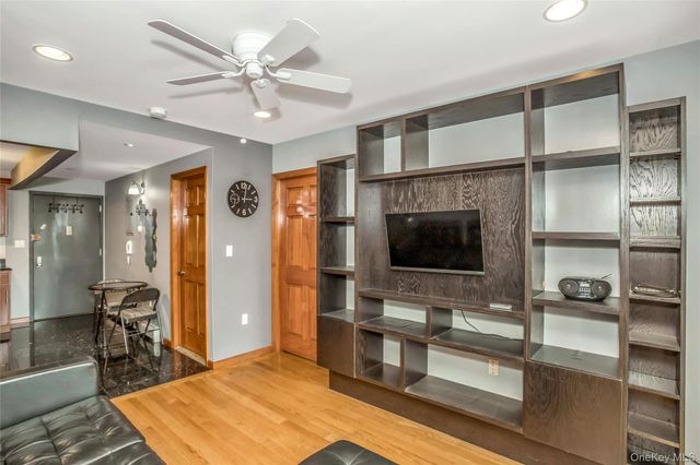 40-40 68th Street 4D, Woodside, NY 11377