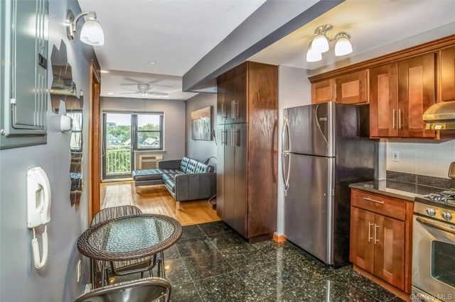 40-40 68th Street 4D, Woodside, NY 11377