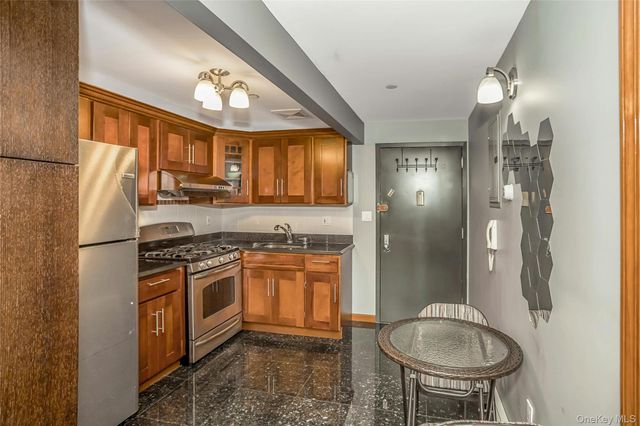 40-40 68th Street 4D, Woodside, NY 11377