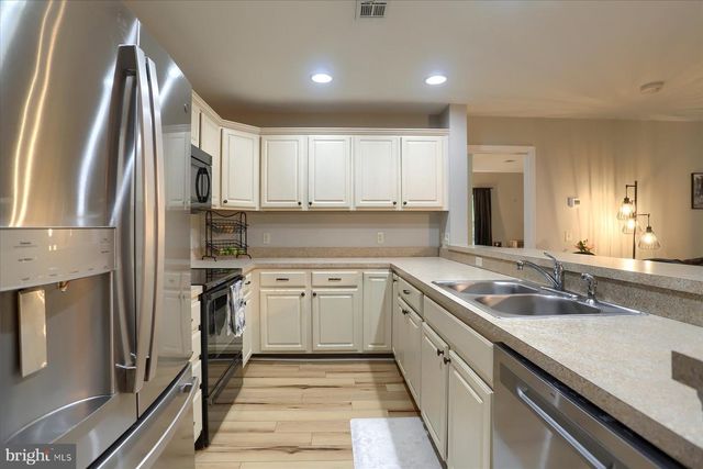 2398 MILL RD, Mechanicsburg, PA 17055