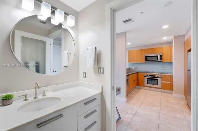 1060 Brickell Ave 3209, Miami, FL 33131