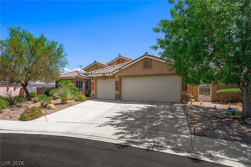 213 Whitetail Archery Avenue, North Las Vegas, NV 89084 — photo 2