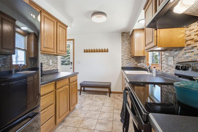 2828 ACORN ROAD, Neenah, WI 54956