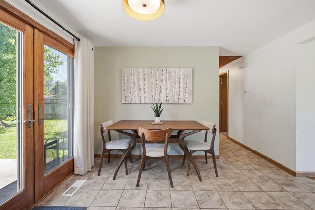 2828 ACORN ROAD, Neenah, WI 54956