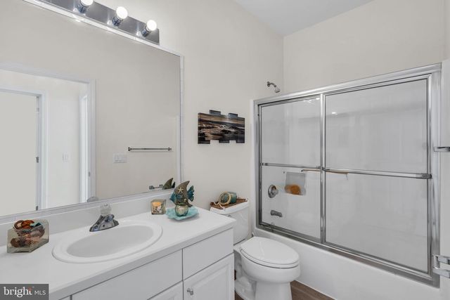 4 QUAIL RD, Barnegat, NJ 08005
