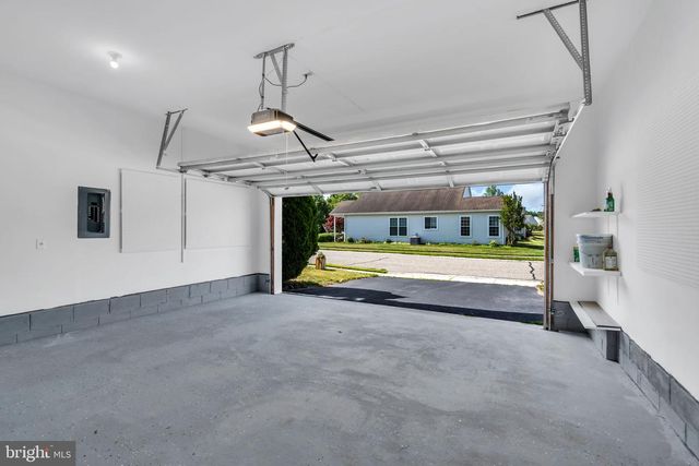 4 QUAIL RD, Barnegat, NJ 08005