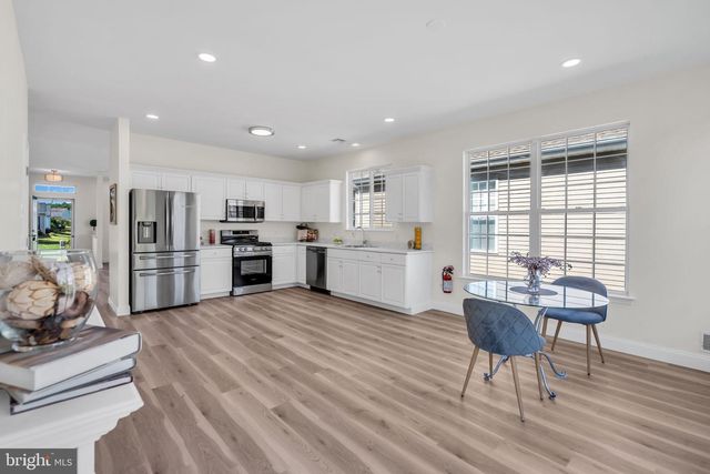 4 QUAIL RD, Barnegat, NJ 08005